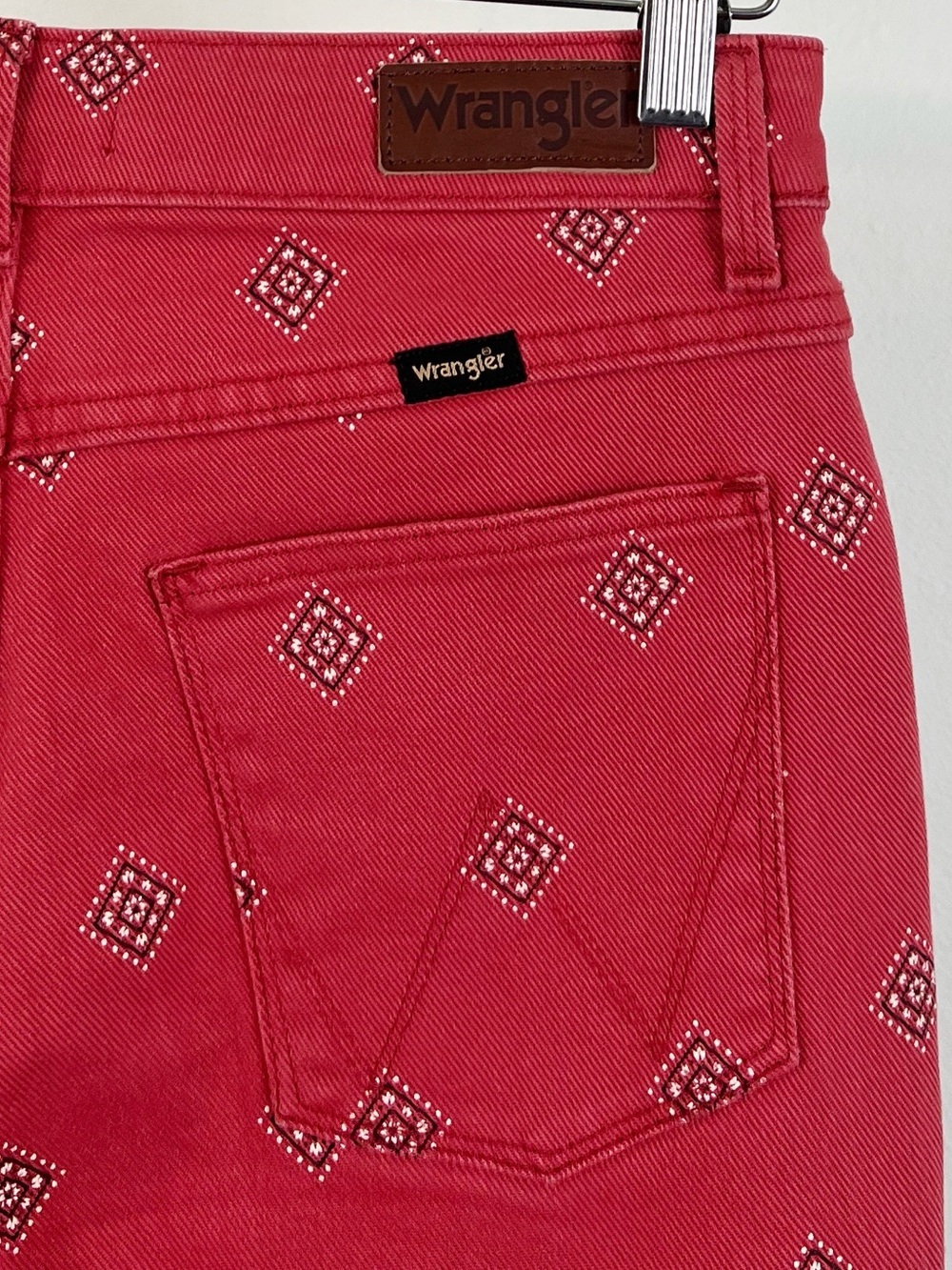 NWT Wrangler Bold Boot Red Bandana-Print High-Rise Jeans - Picture 5 of 9